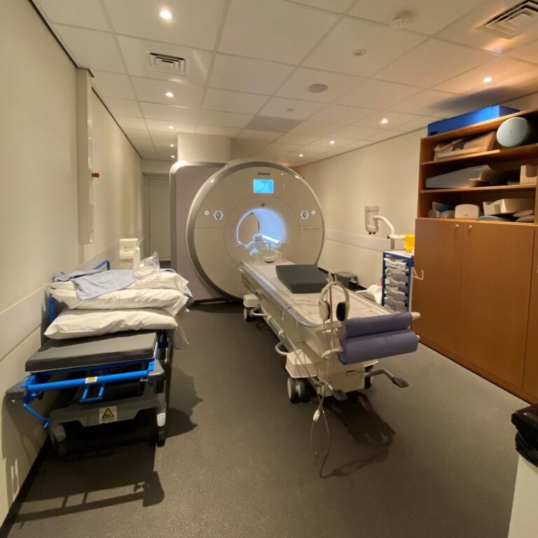 siemens mri 1.5t room